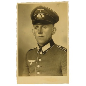 Wehrmacht soldier in Waffenrock from 130 Infantry regiment studio portrait. Espenlaub militaria